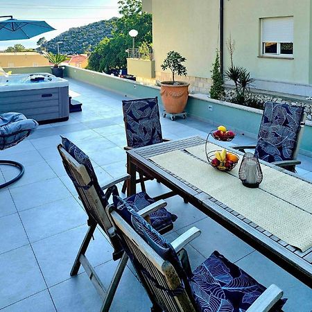 2 Bedroom Beautiful Apartment In Makarska Exterior foto